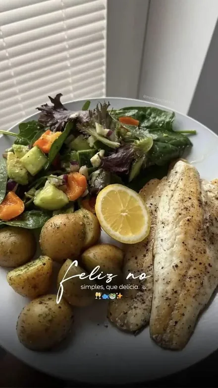 Story de comida com figurinha