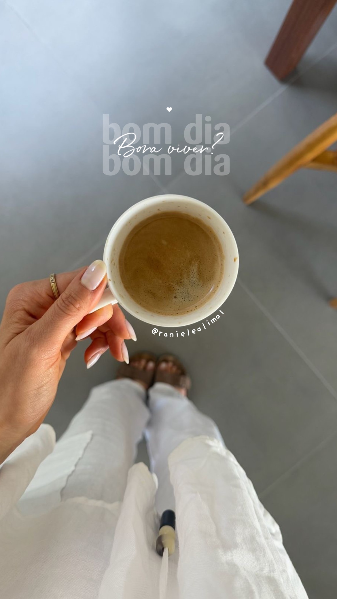 Story de café com figurinha