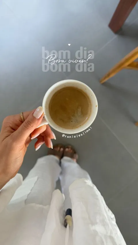 Story de café com figurinha